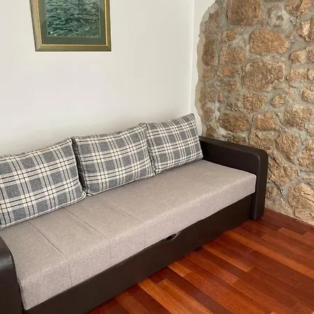 Ella Villa *